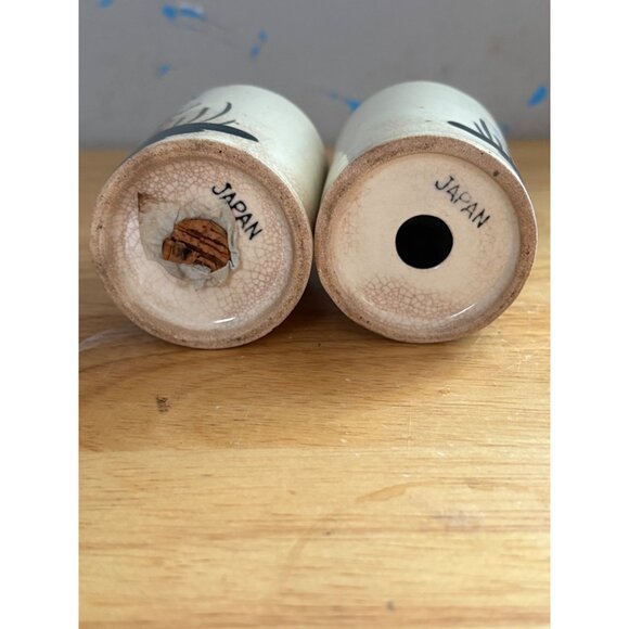 Vintage Ceramic Cinnamon & Paprika Spice Shakers Folk Art Handled Jugs Set Of 2 - Picture 7 of 7